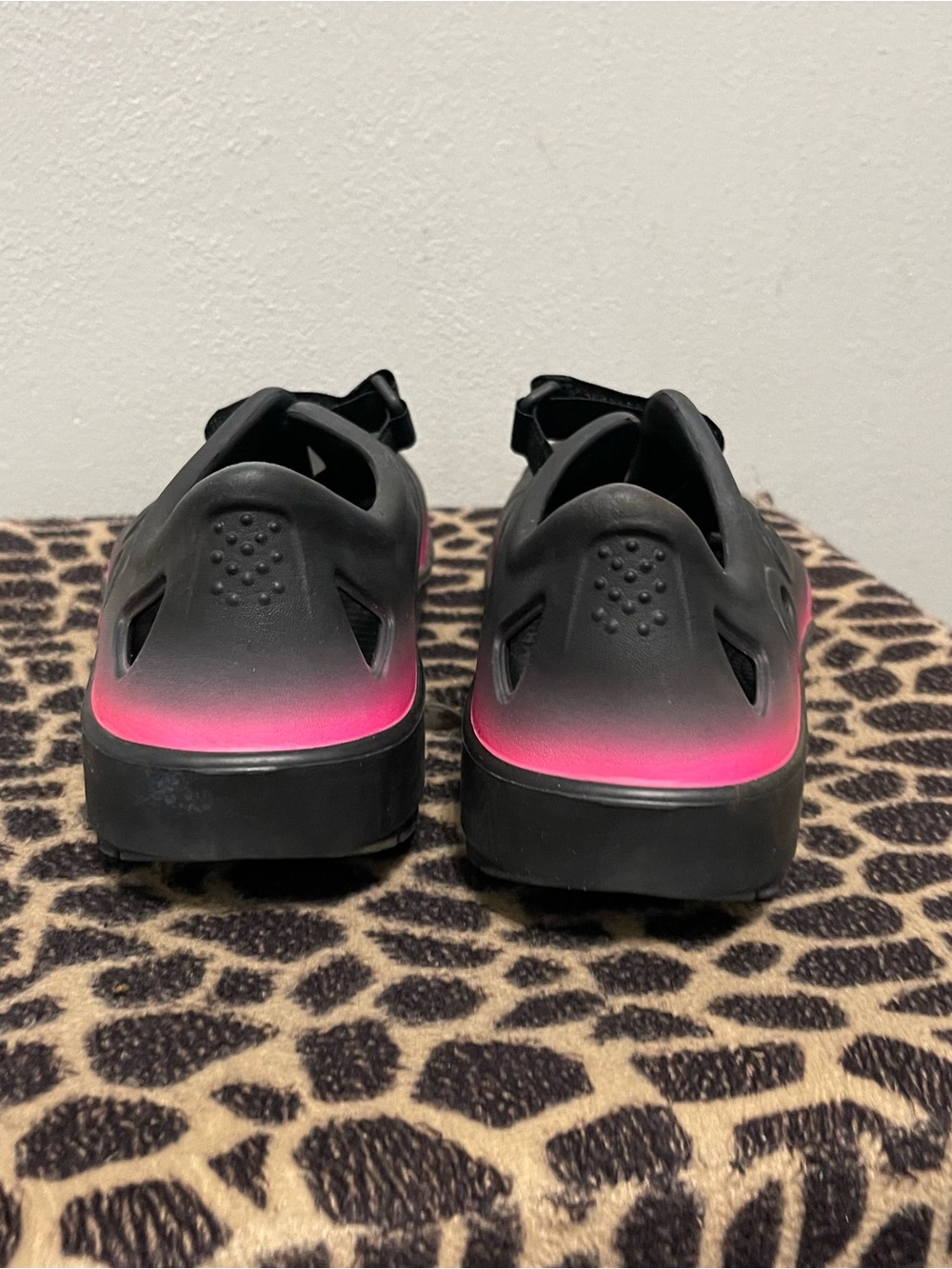 Oofos Oocandoo Sport Recovery Closed Toe Sandals Black Pink Rubber Womens 10 - Picture 5 of 8
